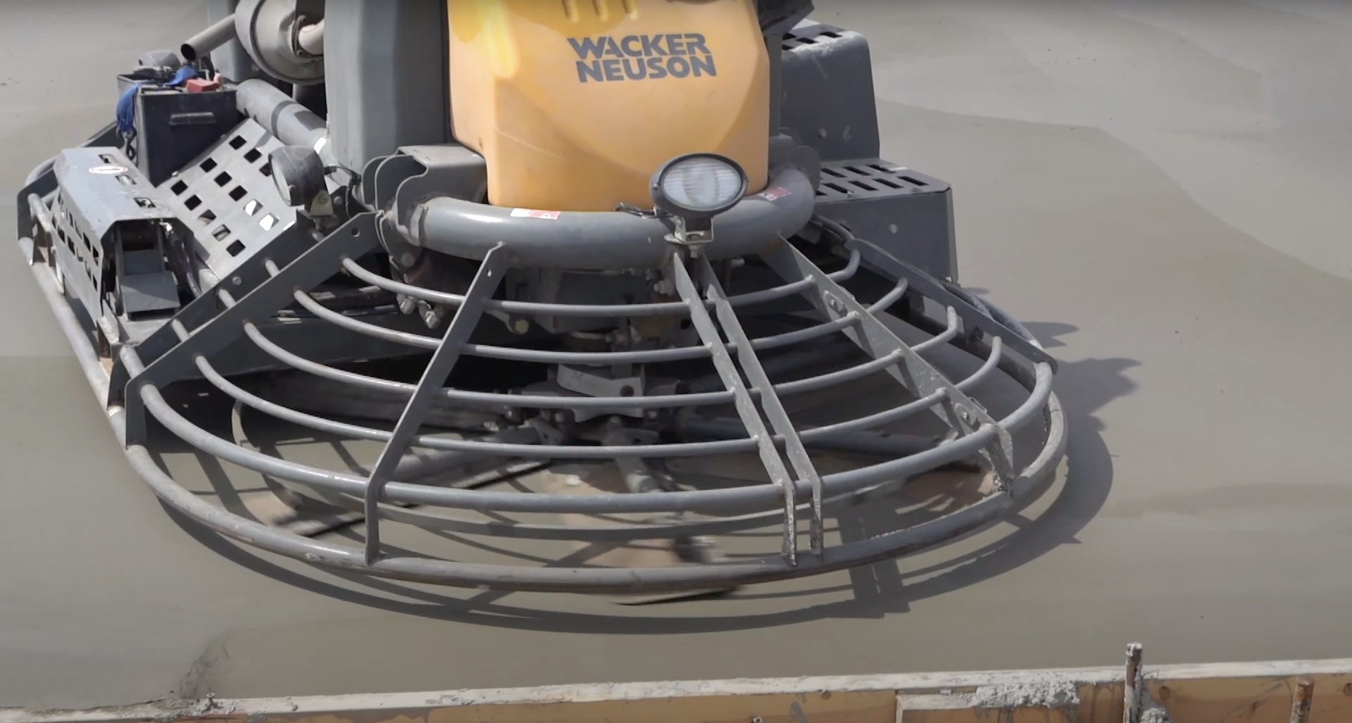 High-quality concrete finishing equipment used by professionals Professional concrete finishing equipment and tools
